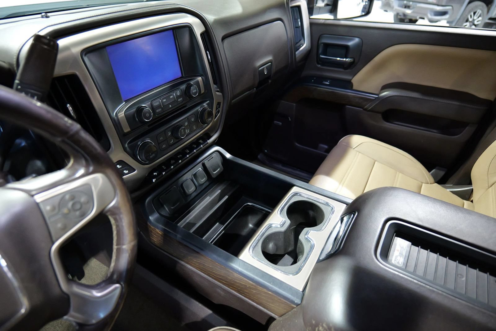 Used 2018 GMC Sierra 2500 Denali w/ Duramax Plus Package AWD/4WD image 21