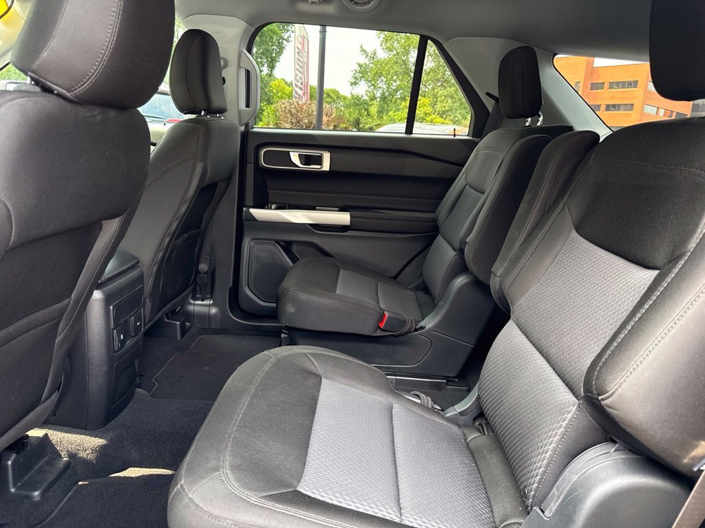 Used 2024 Ford Explorer XLT AWD/4WD image 12