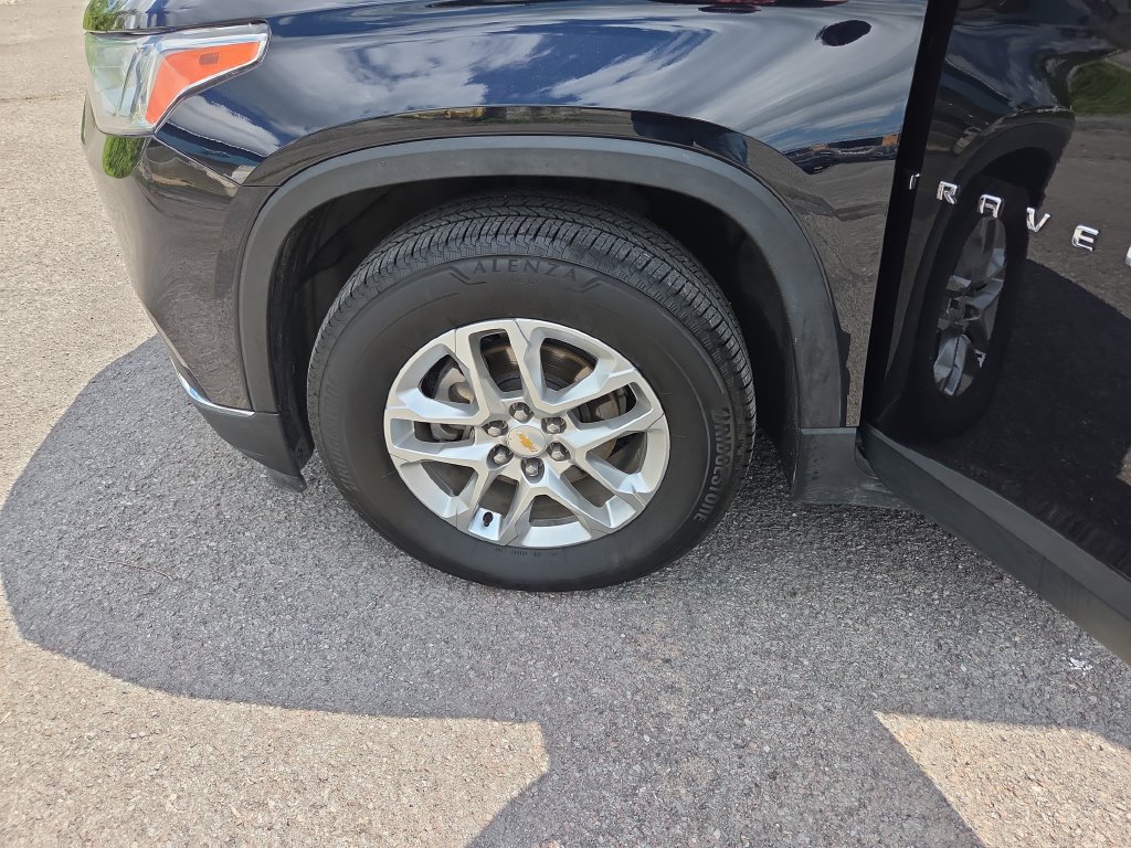 Used 2020 Chevrolet Traverse LT w/ Driver Confidence II Package AWD/4WD image 25