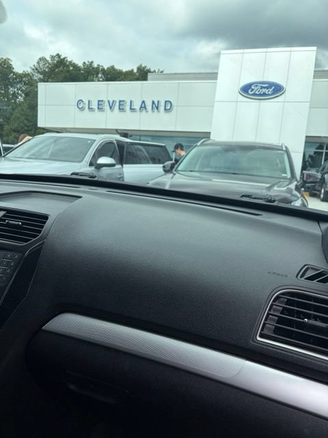 Used 2017 Ford Explorer XLT AWD/4WD image 40