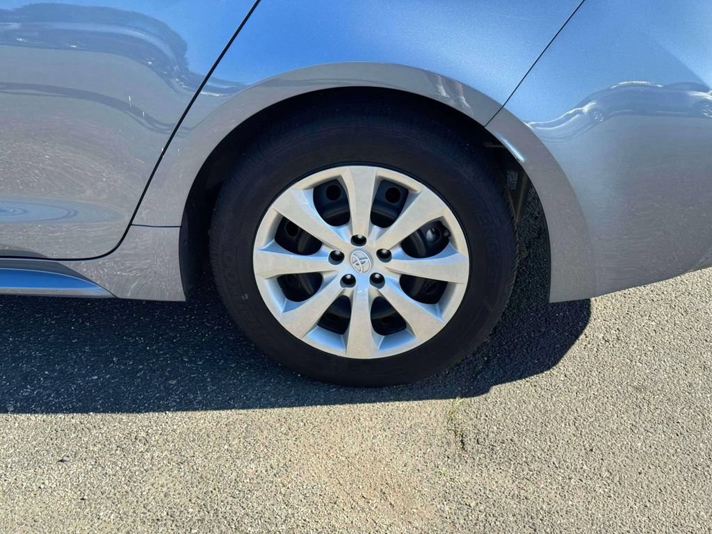 Used 2025 Toyota Corolla LE FWD image 11