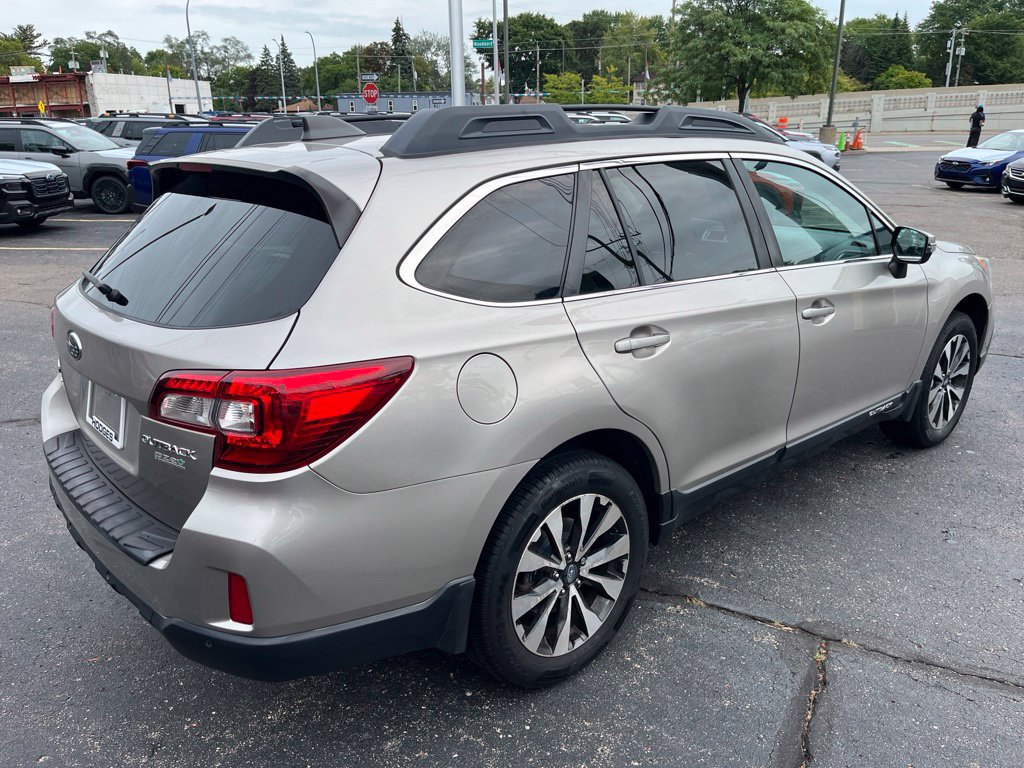 Used 2017 Subaru Outback 2.5i Limited AWD/4WD image 3