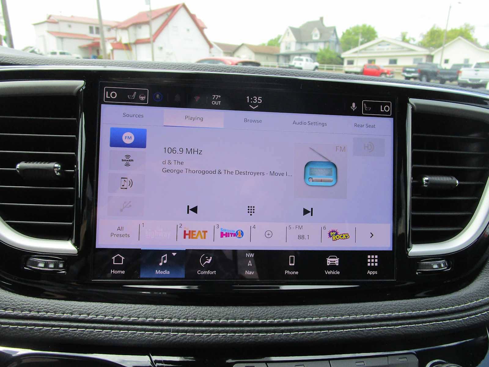 New 2026 Chrysler Pacifica Select FWD image 34