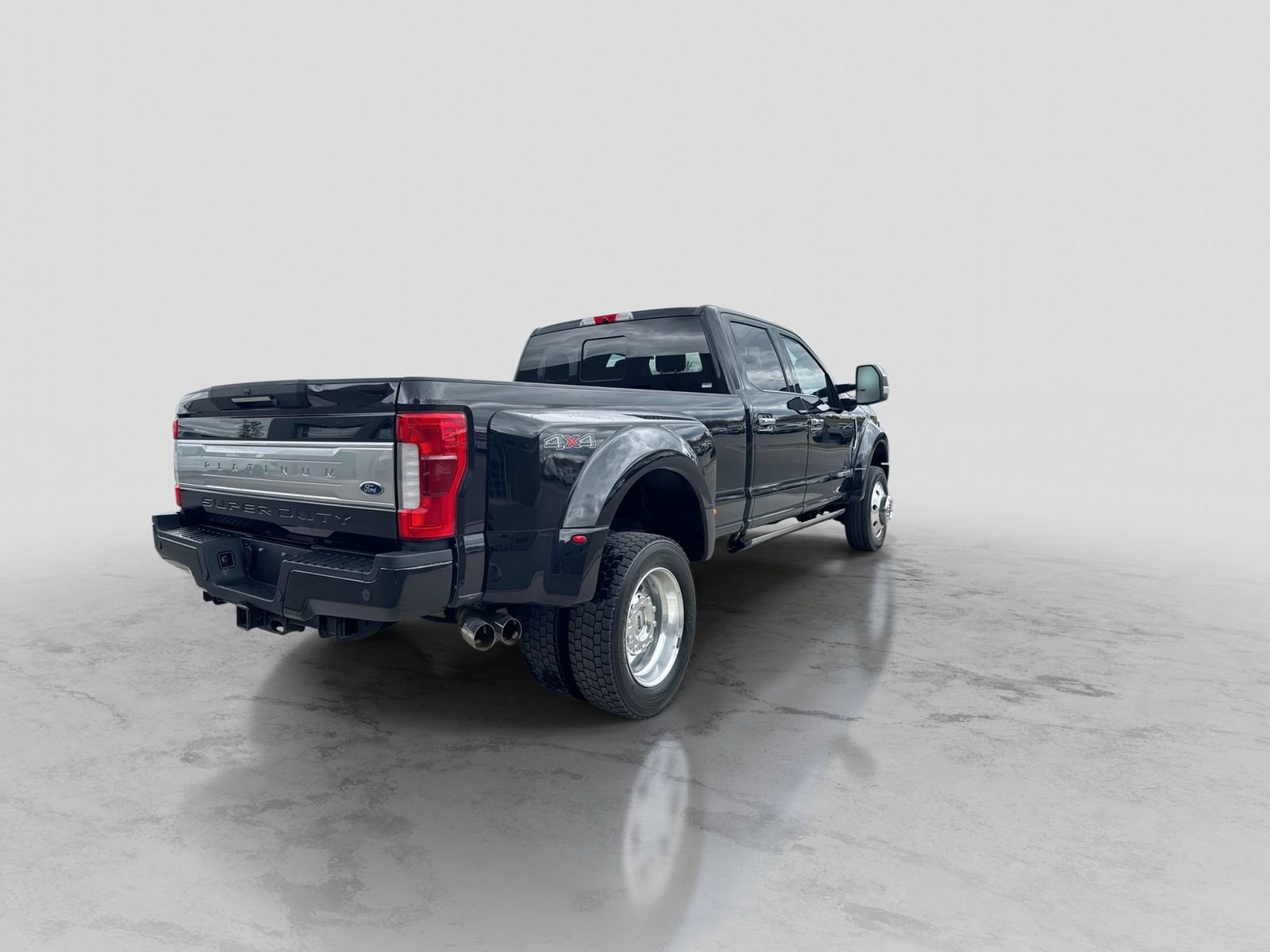 Certified 2019 Ford F450 Platinum w/ Platinum Ultimate Package AWD/4WD image 8