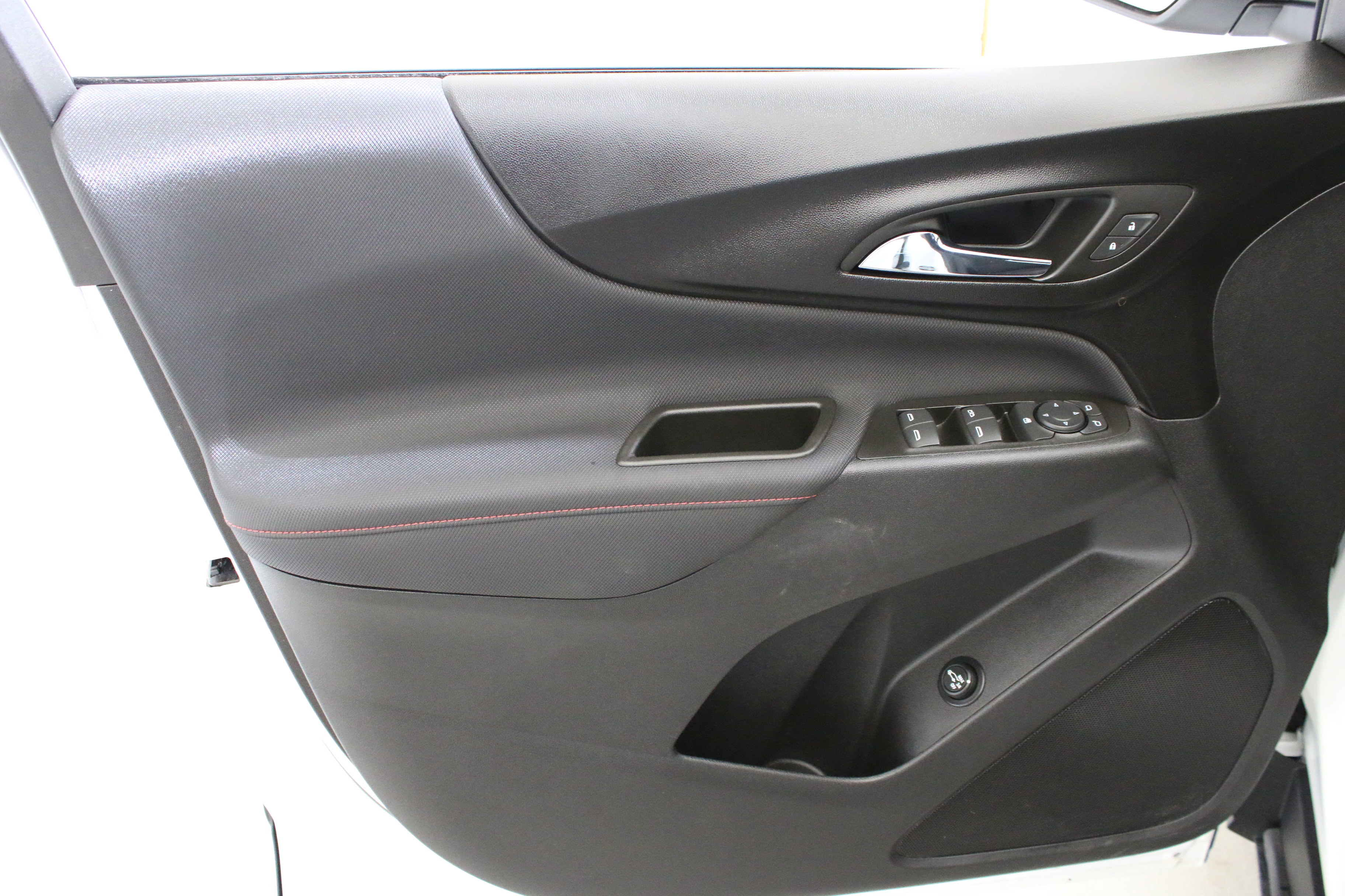 Used 2023 Chevrolet Equinox RS AWD/4WD image 21