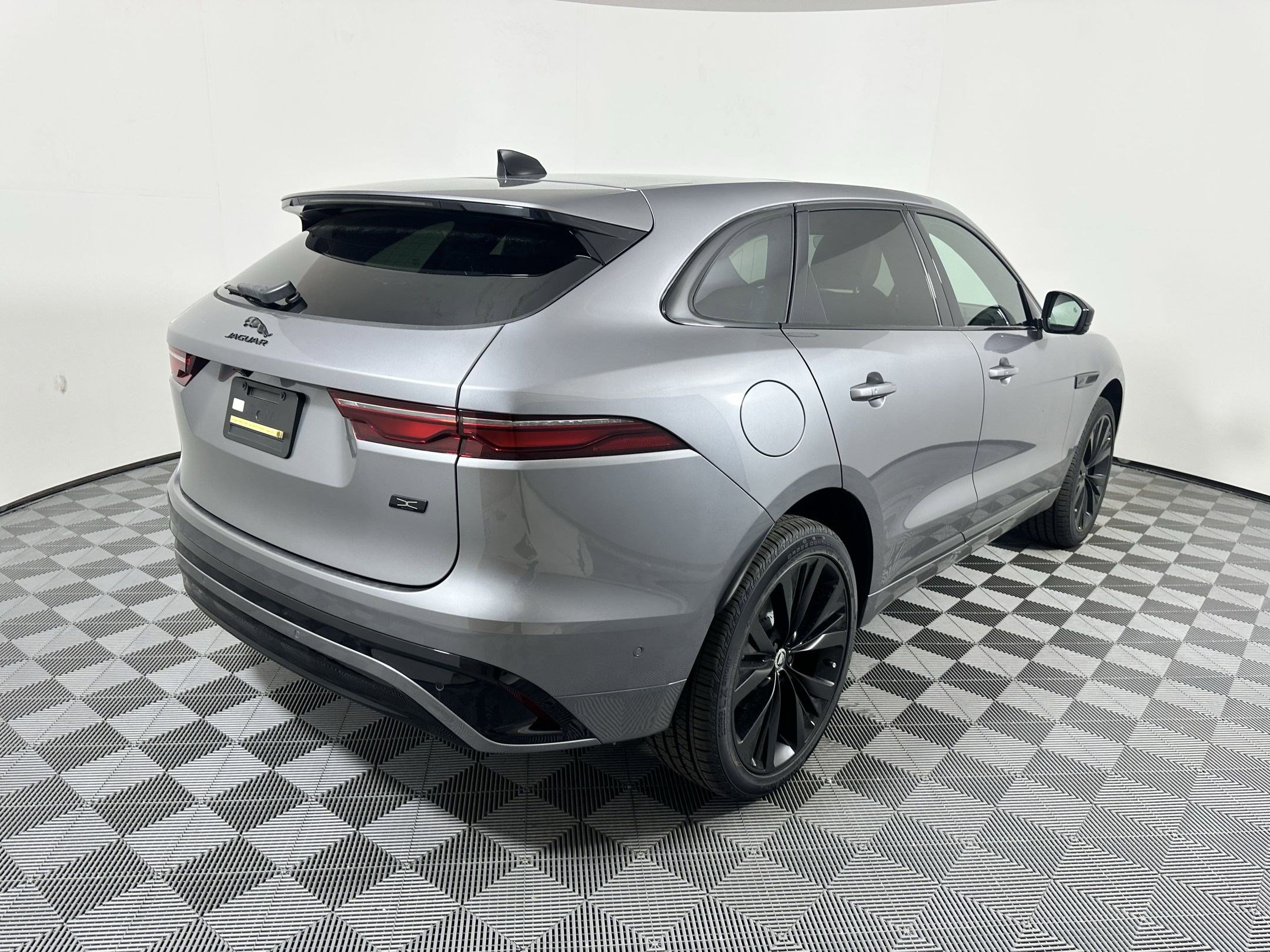 New 2026 Jaguar F-PACE R-Dynamic S image 7