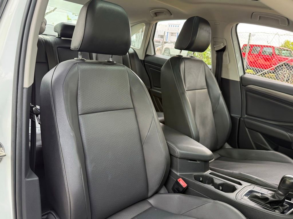 Used 2019 Volkswagen Jetta SEL w/ Cold Weather Package image 34