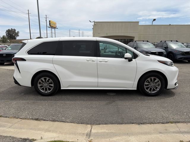 Used 2023 Toyota Sienna LE FWD image 6