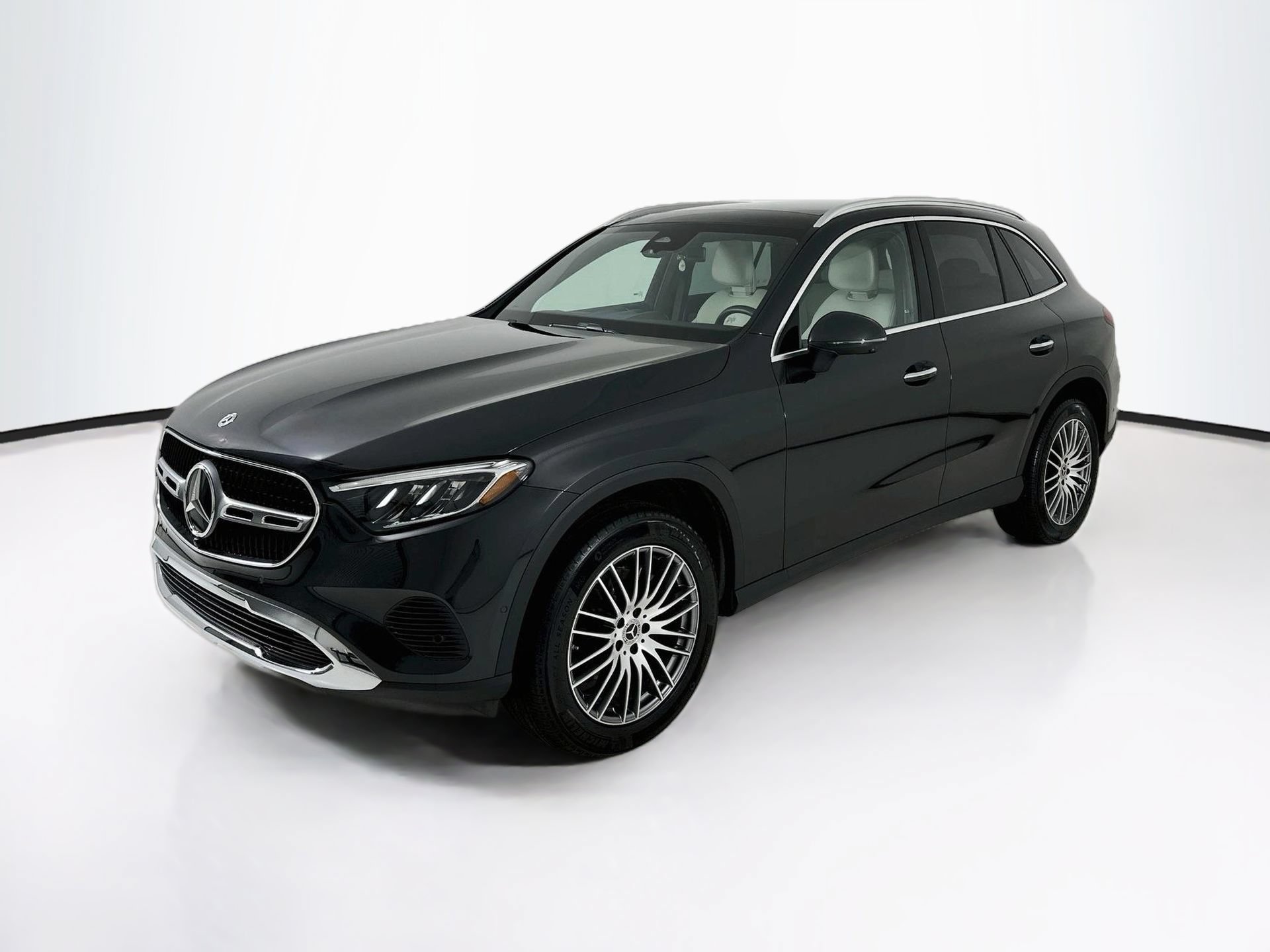 Certified 2026 Mercedes-Benz GLC 300 image 3