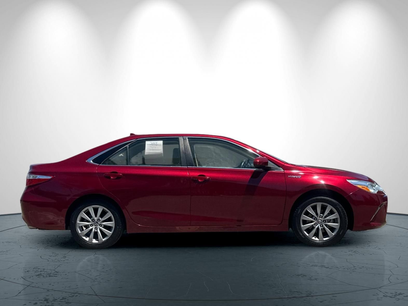 Used 2017 Toyota Camry XLE w/ Moonroof Package FWD image 3