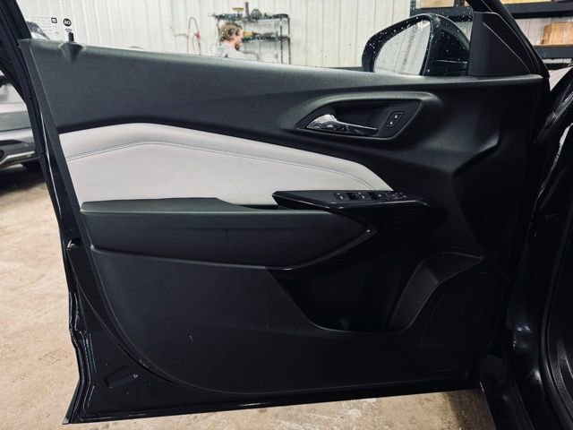 Used 2025 Chevrolet Trax LT image 11