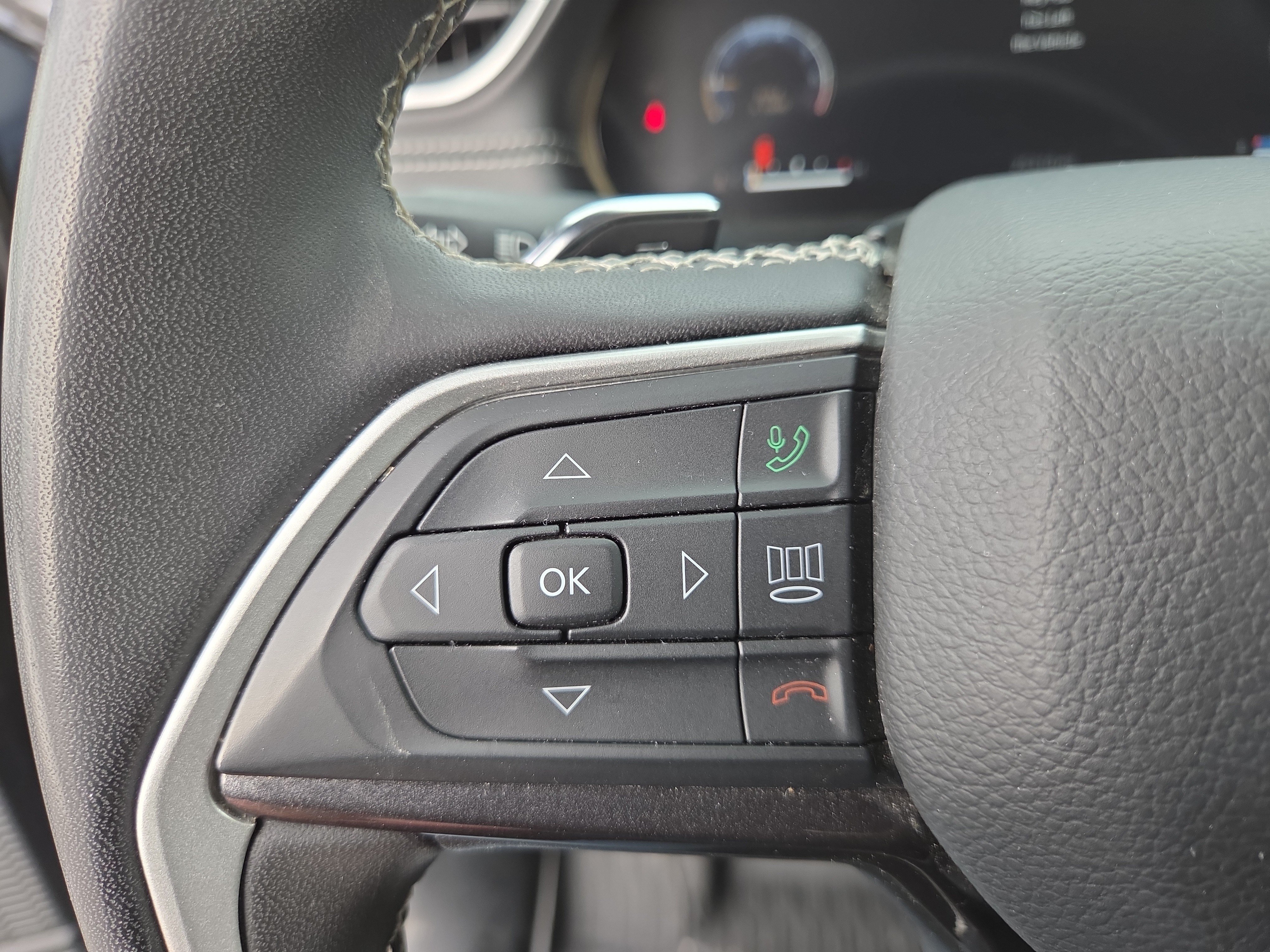 Used 2023 Jeep Grand Cherokee Laredo AWD/4WD image 30