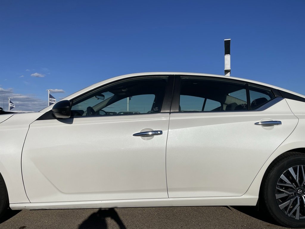 Used 2024 Nissan Altima 2.5 SV image 27