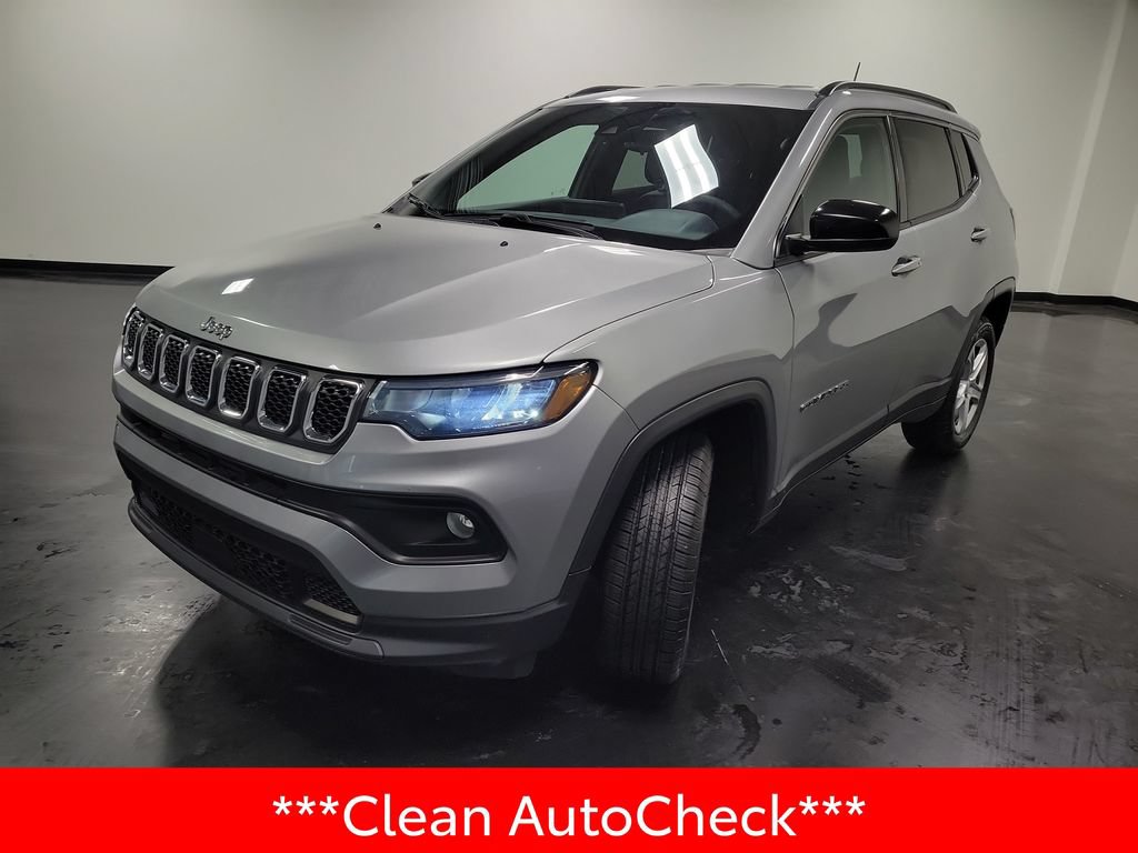 Used 2024 Jeep Compass Latitude AWD/4WD image 4