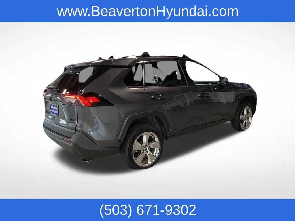 Used 2021 Toyota RAV4 XLE Premium image 18
