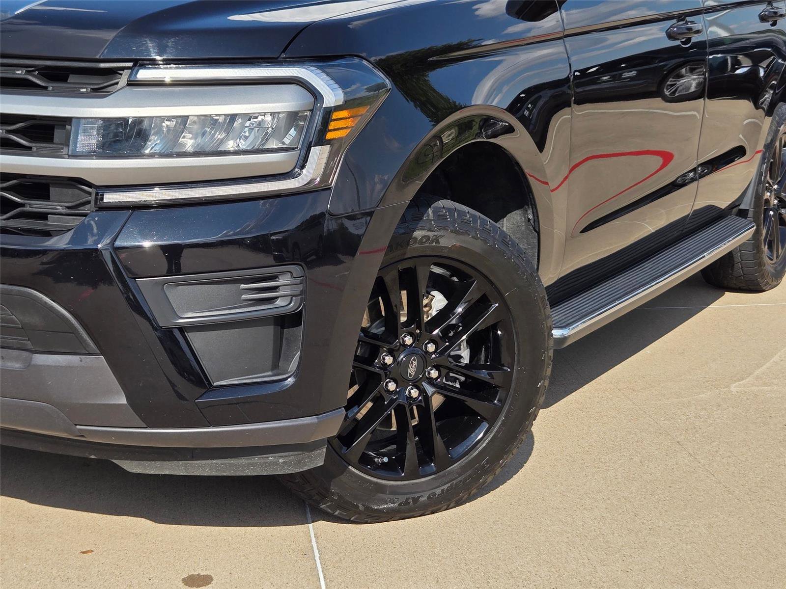 Used 2023 Ford Expedition XLT RWD image 7