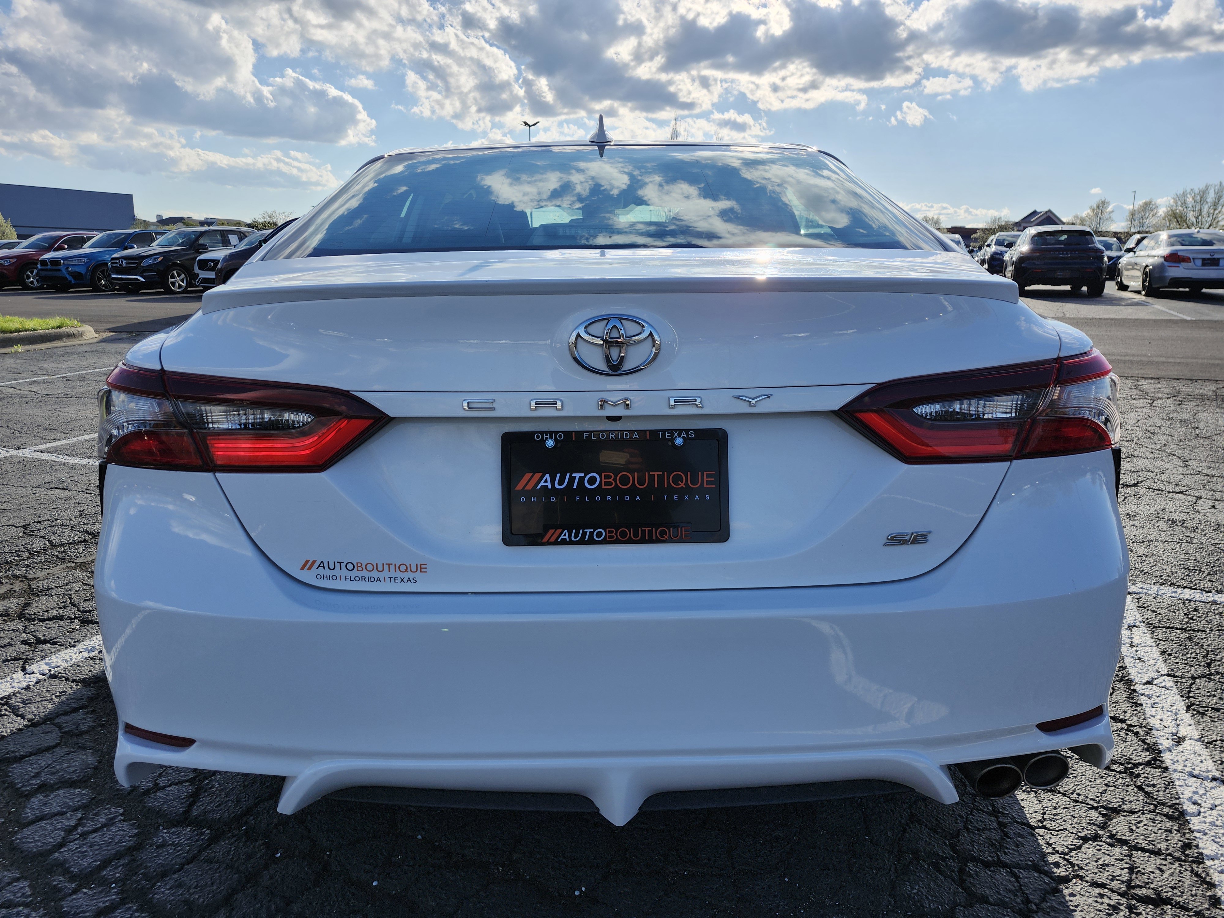 Used 2022 Toyota Camry SE FWD image 14