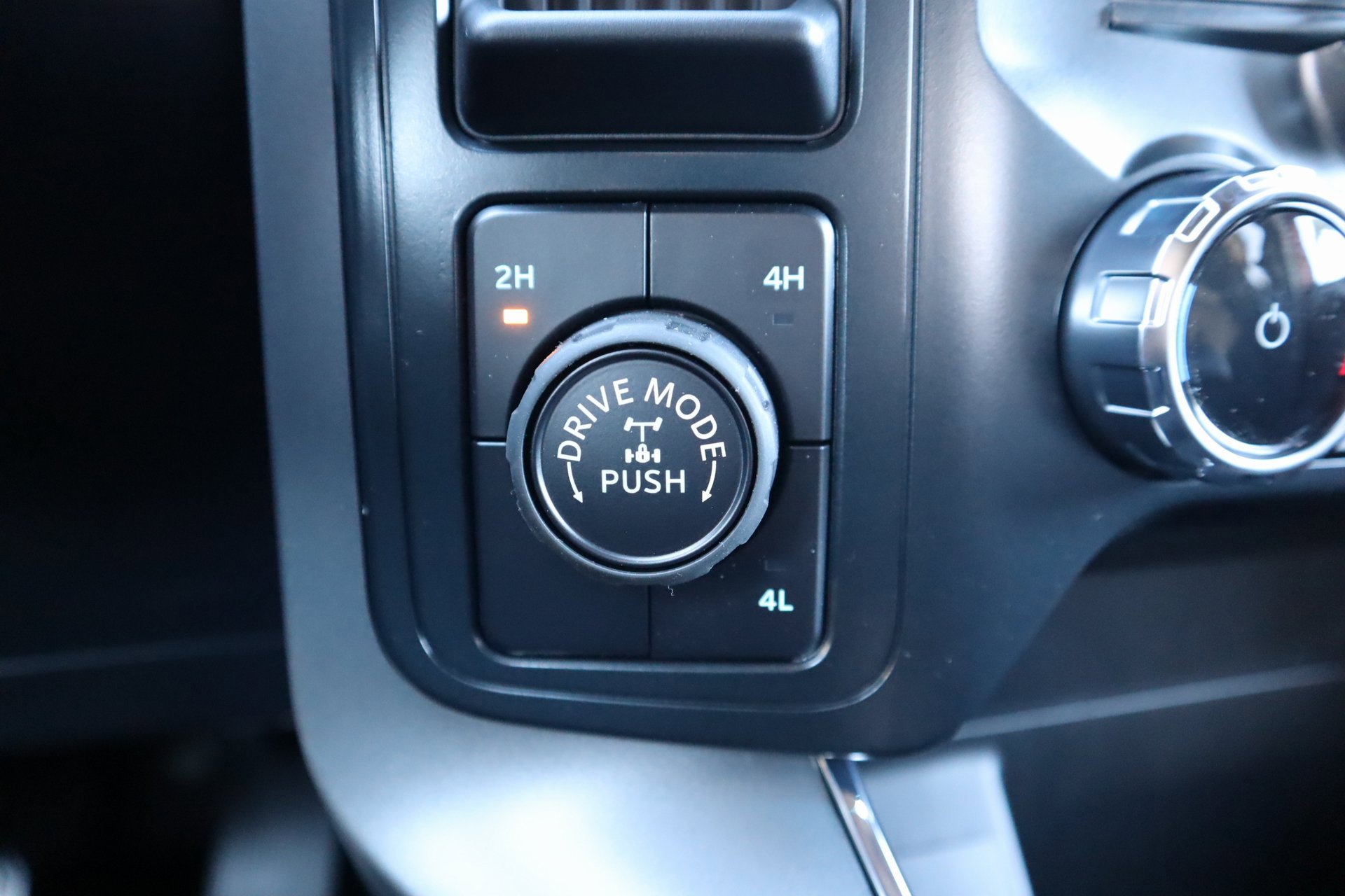 New 2025 Ford F150 XLT w/ Equipment Group 302A MID image 9