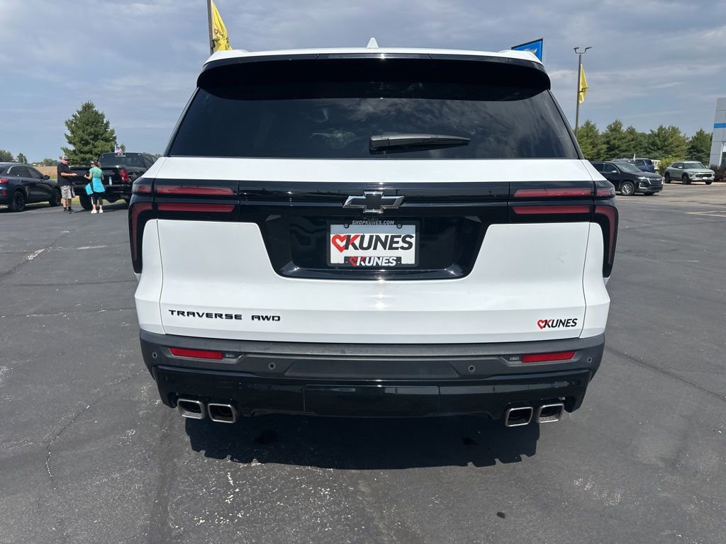 Used 2025 Chevrolet Traverse LT w/ Midnight/Sport Edition image 11