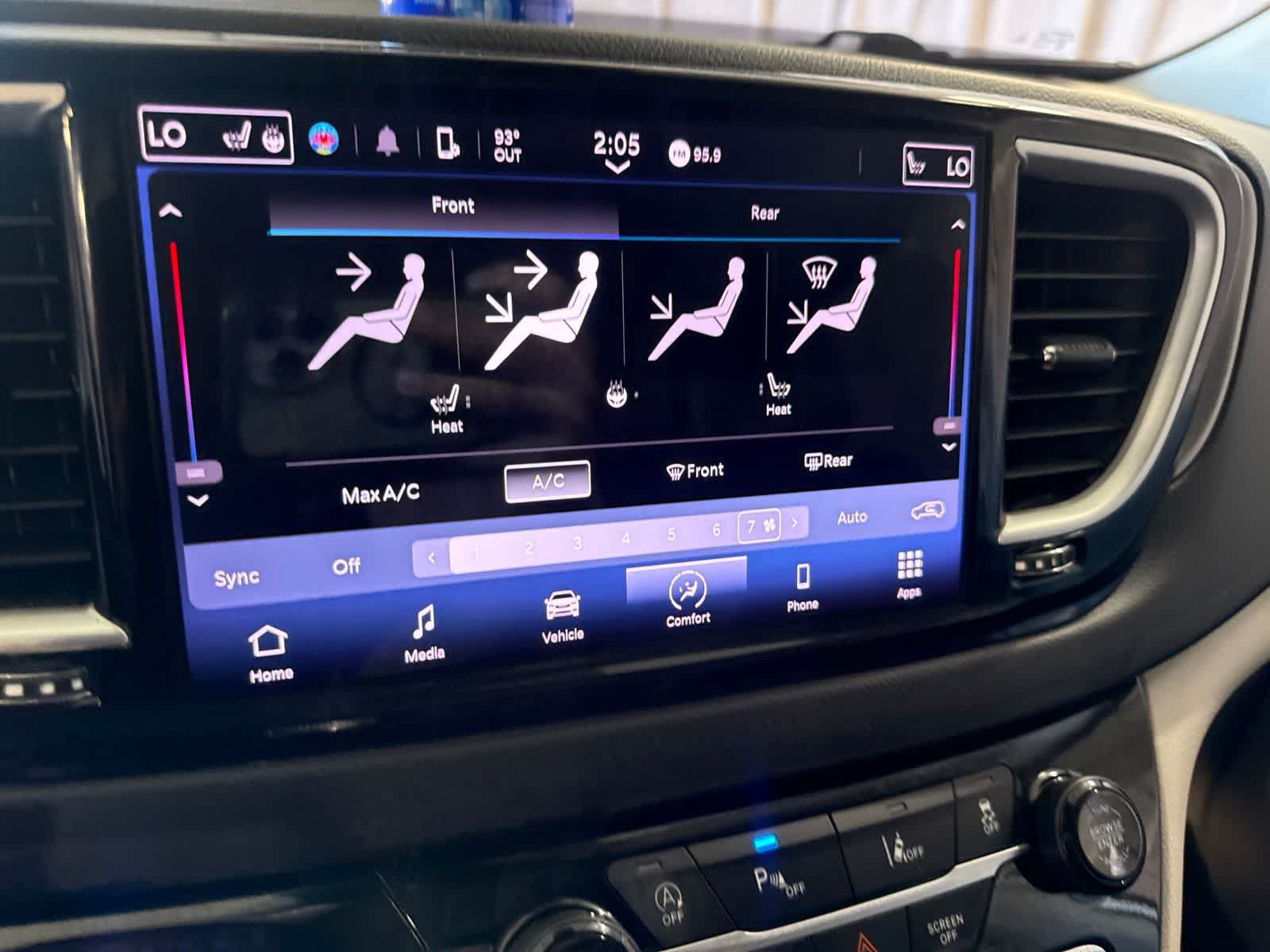 Used 2022 Chrysler Pacifica Touring-L FWD image 27