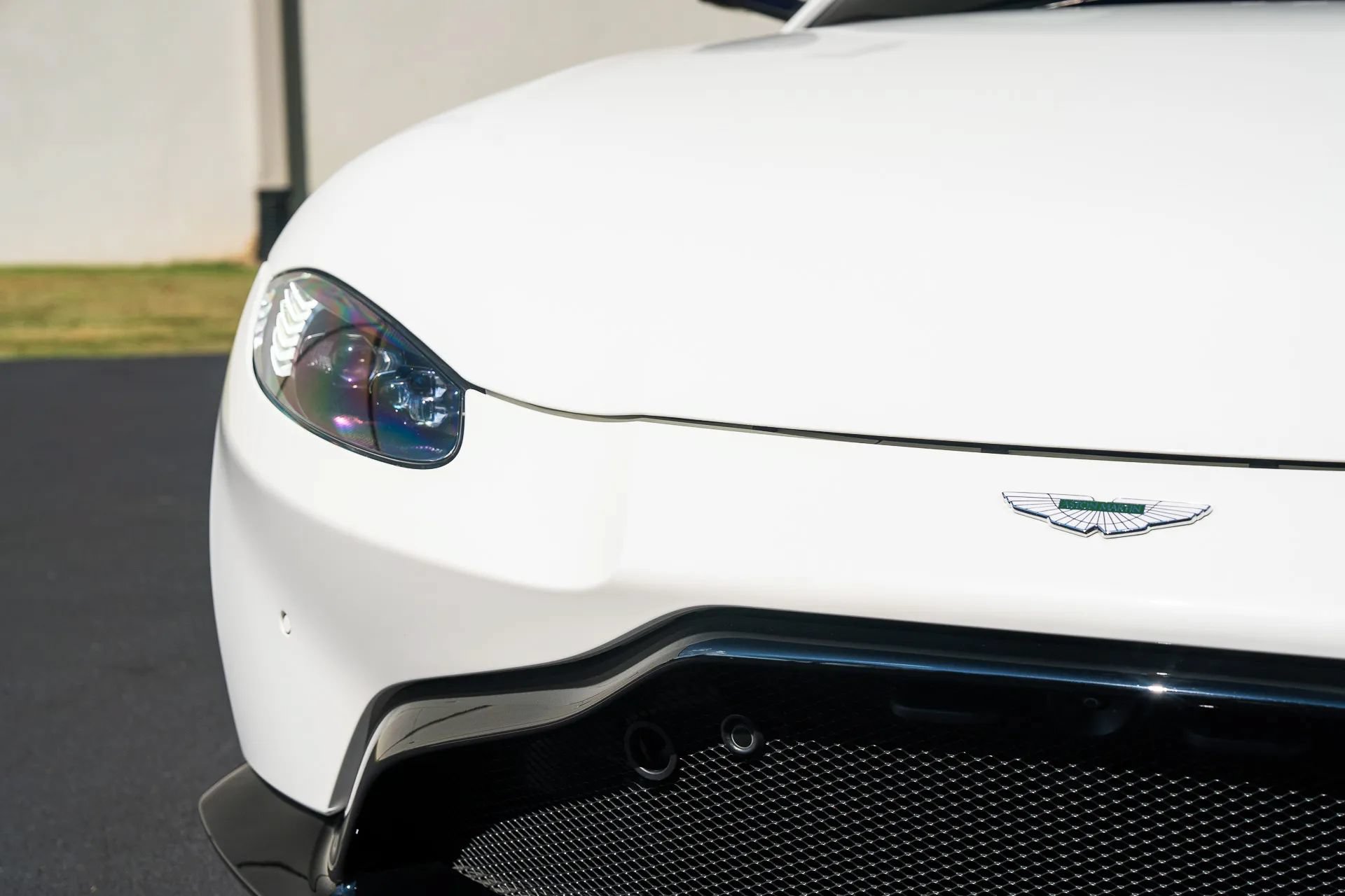 Used 2019 Aston Martin V8 Vantage Coupe RWD image 17