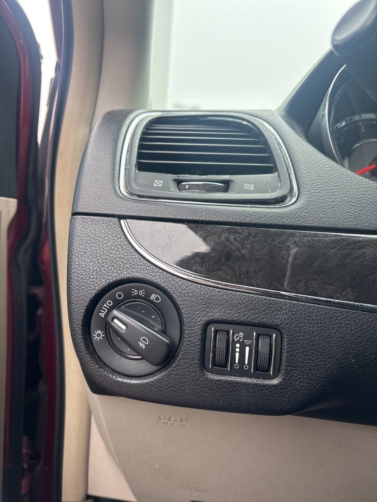 Used 2012 Chrysler Town & Country Touring w/ Entertainment Group #1 image 18