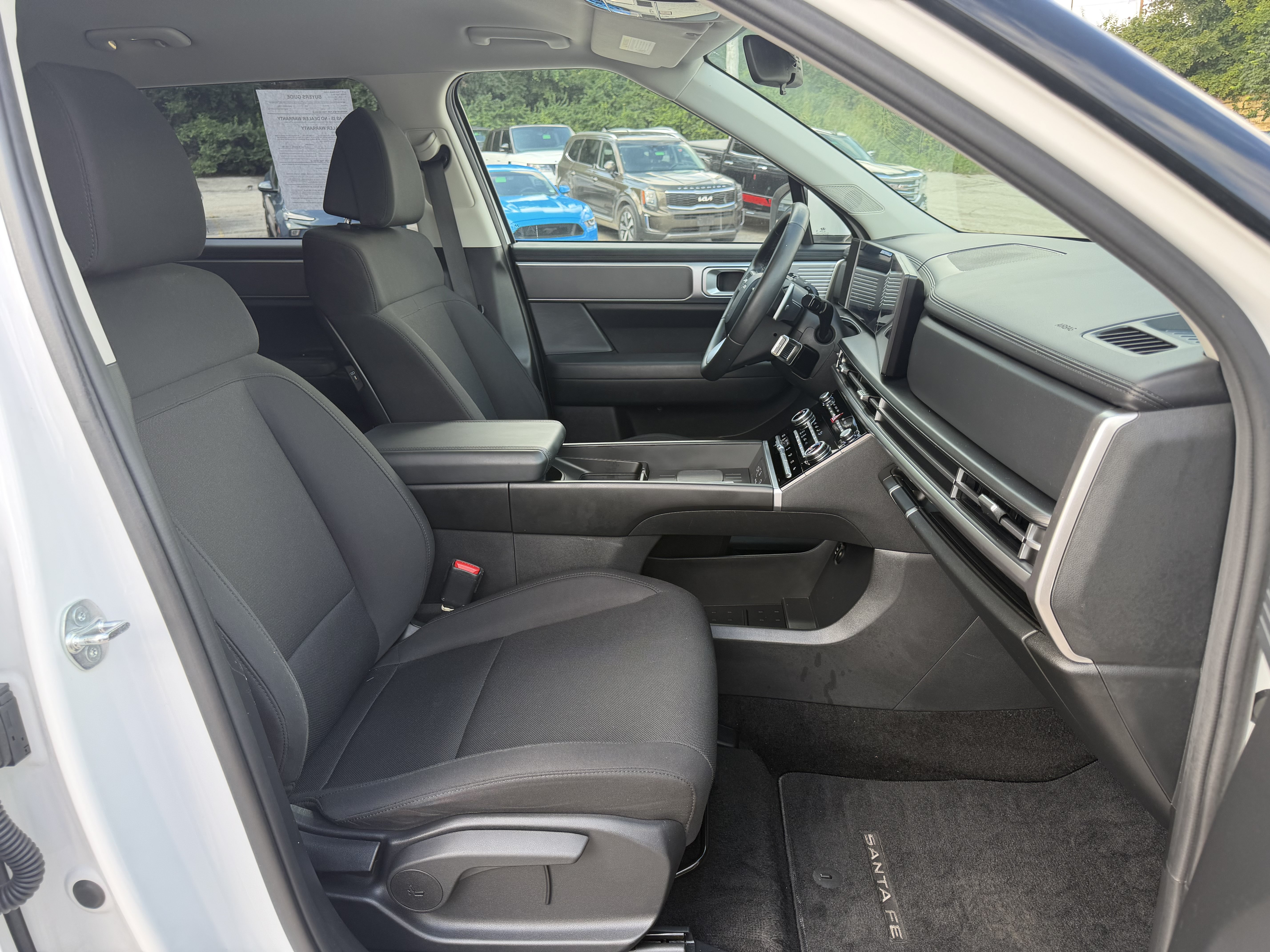 Used 2025 Hyundai Santa Fe SE FWD image 11