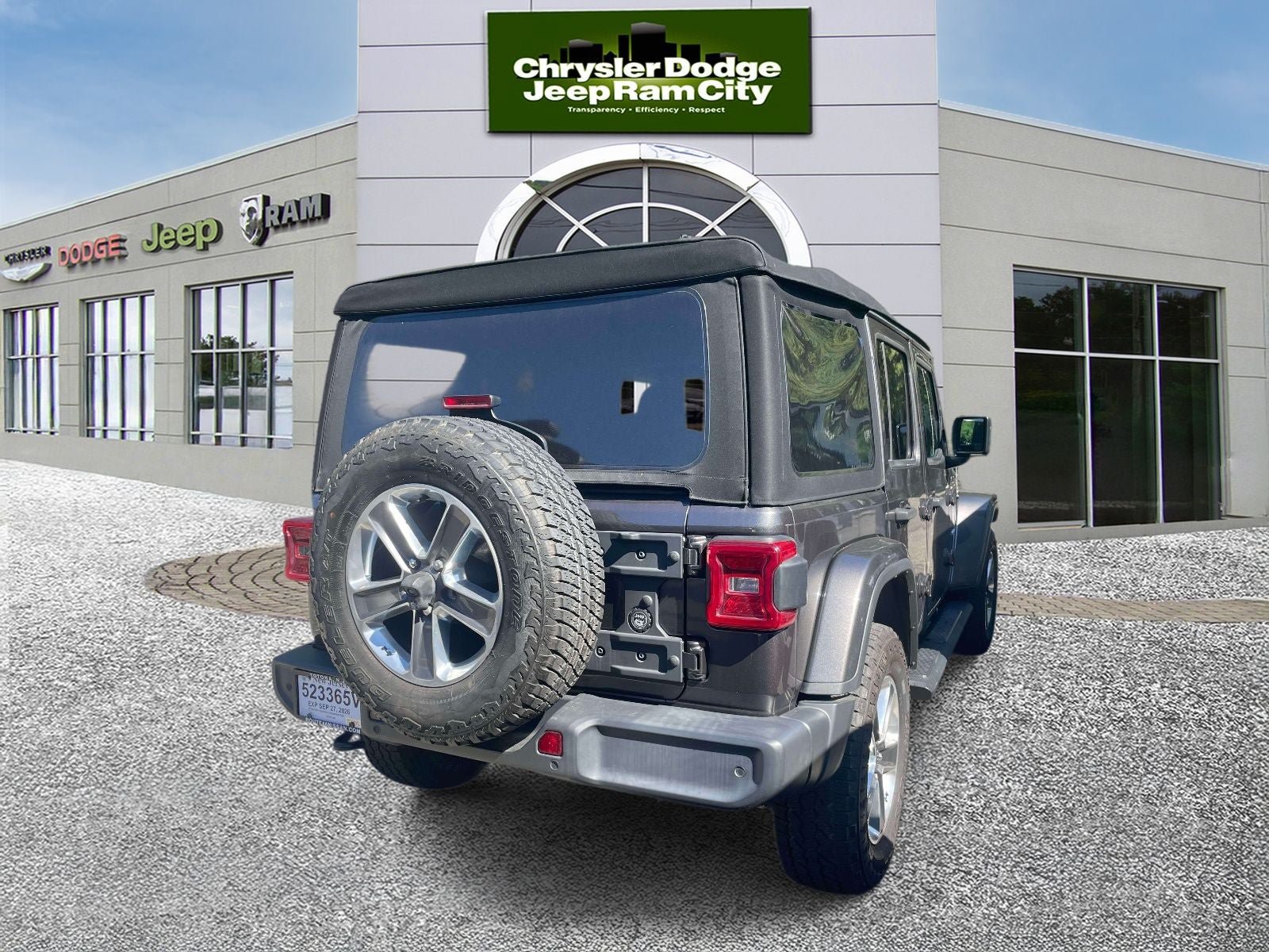 Used 2021 Jeep Wrangler Unlimited Sahara AWD/4WD image 5