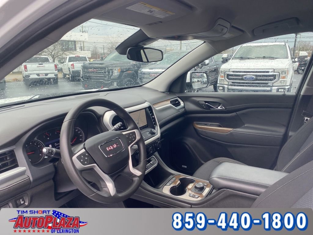 Used 2023 GMC Acadia SLE w/ Driver Convenience Package image 3