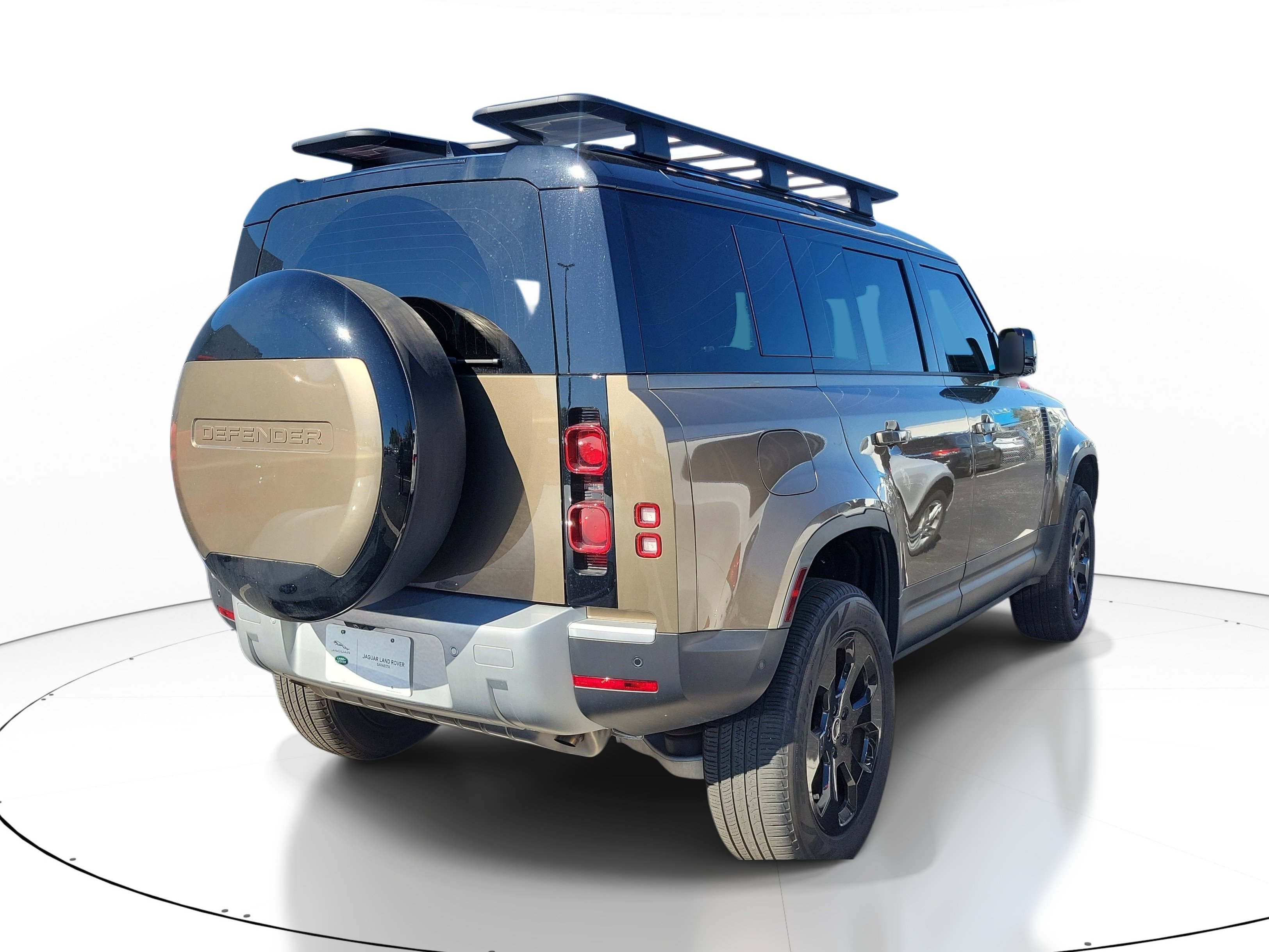 Used 2025 Land Rover Defender 110 S image 7