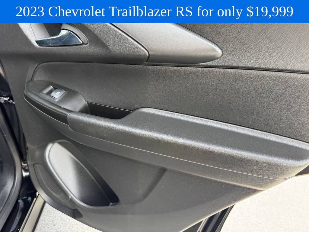 Used 2023 Chevrolet TrailBlazer RS w/ Convenience Package FWD image 12