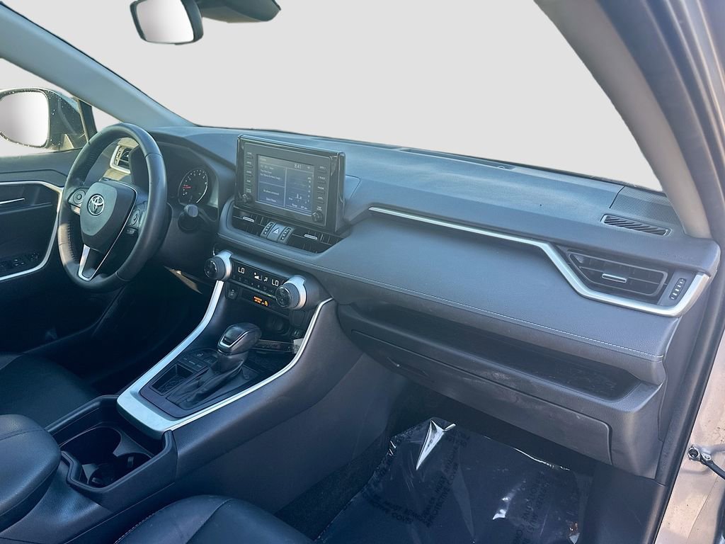 Used 2019 Toyota RAV4 XLE Premium FWD image 28