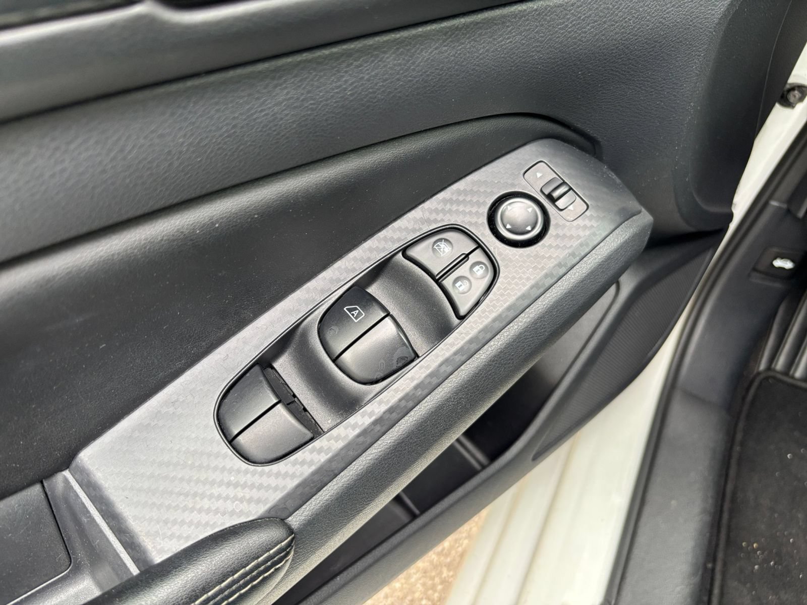 Used 2025 Nissan Altima 2.5 SV FWD image 15