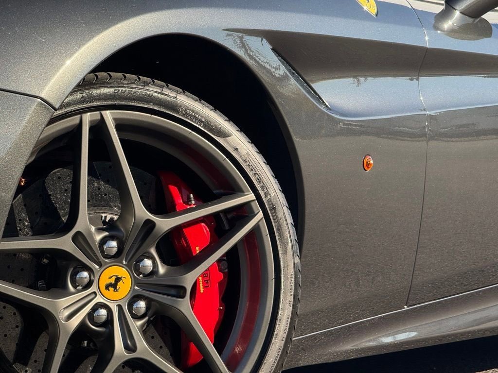 Used 2016 Ferrari California T image 17