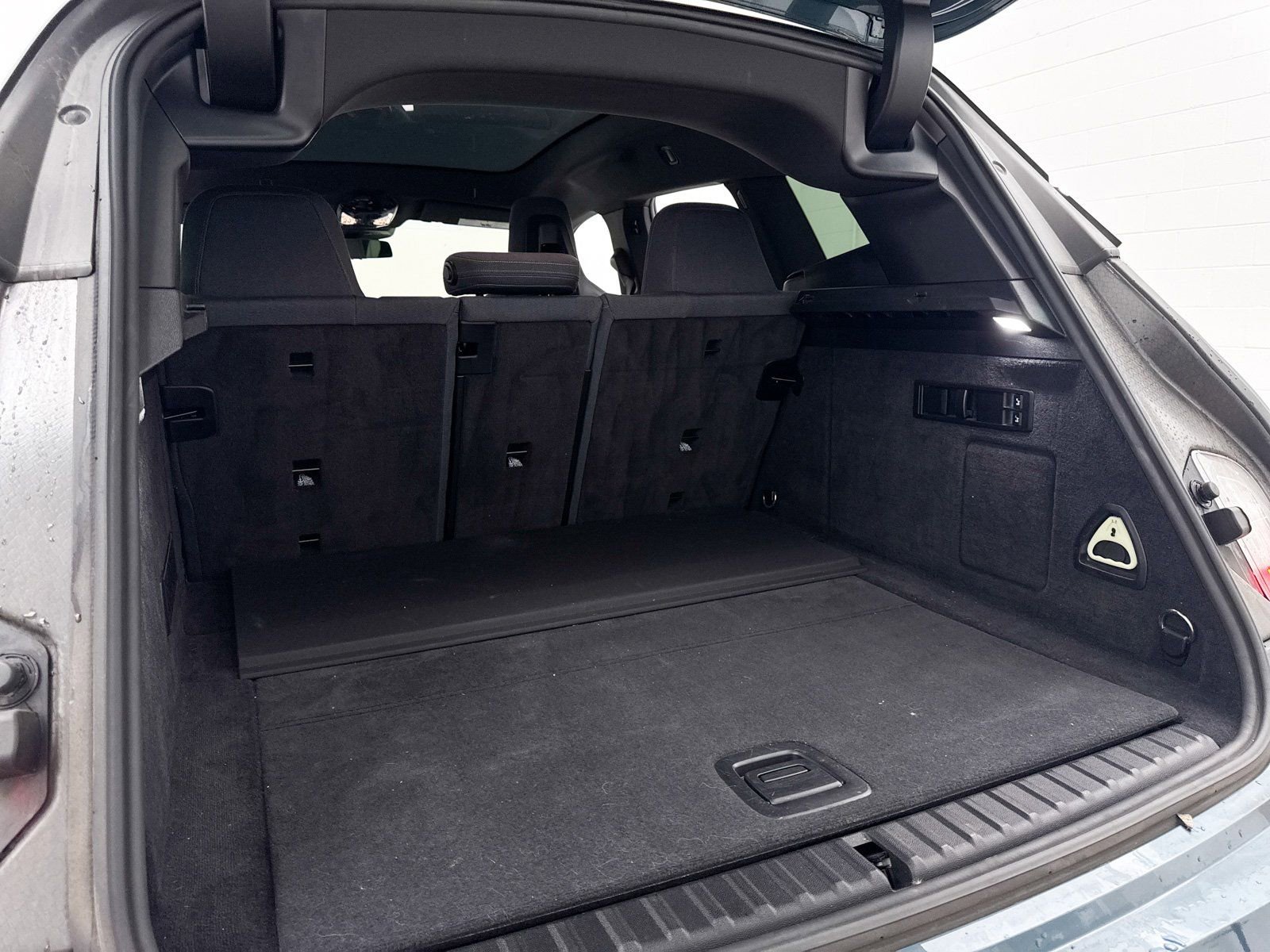 Used 2022 BMW iX xDrive50 w/ Premium Package image 31