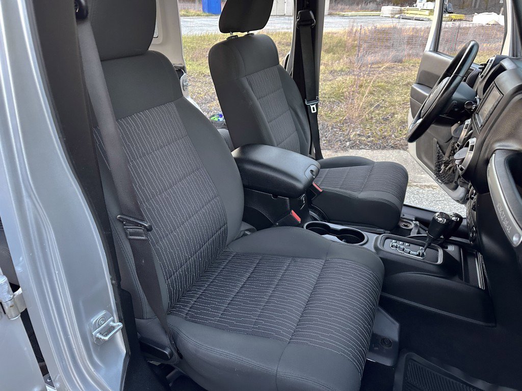 Used 2012 Jeep Wrangler Unlimited Sahara w/ Dual Top Group image 30