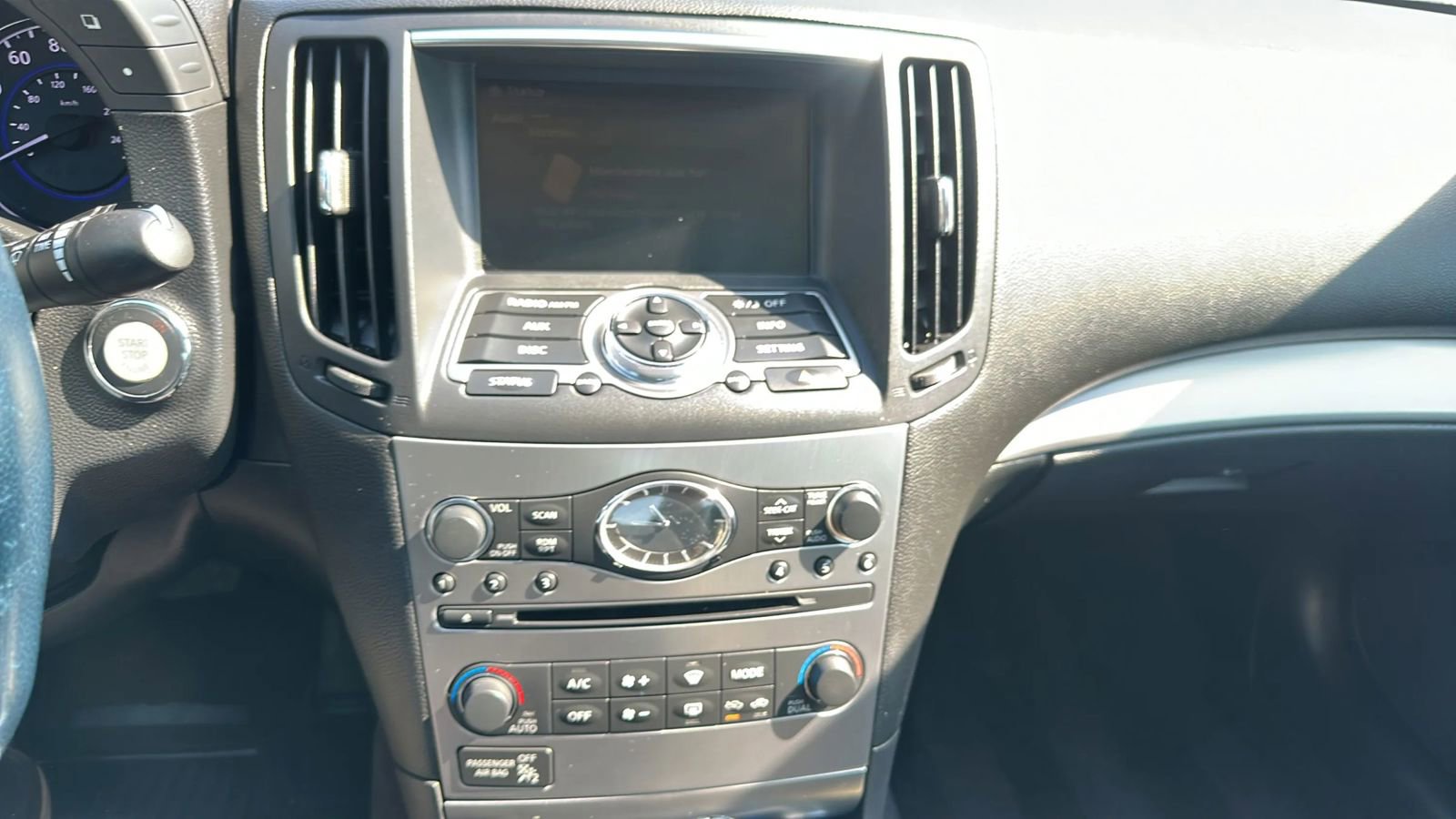 Used 2011 INFINITI G25 x w/ Moonroof Pkg image 24