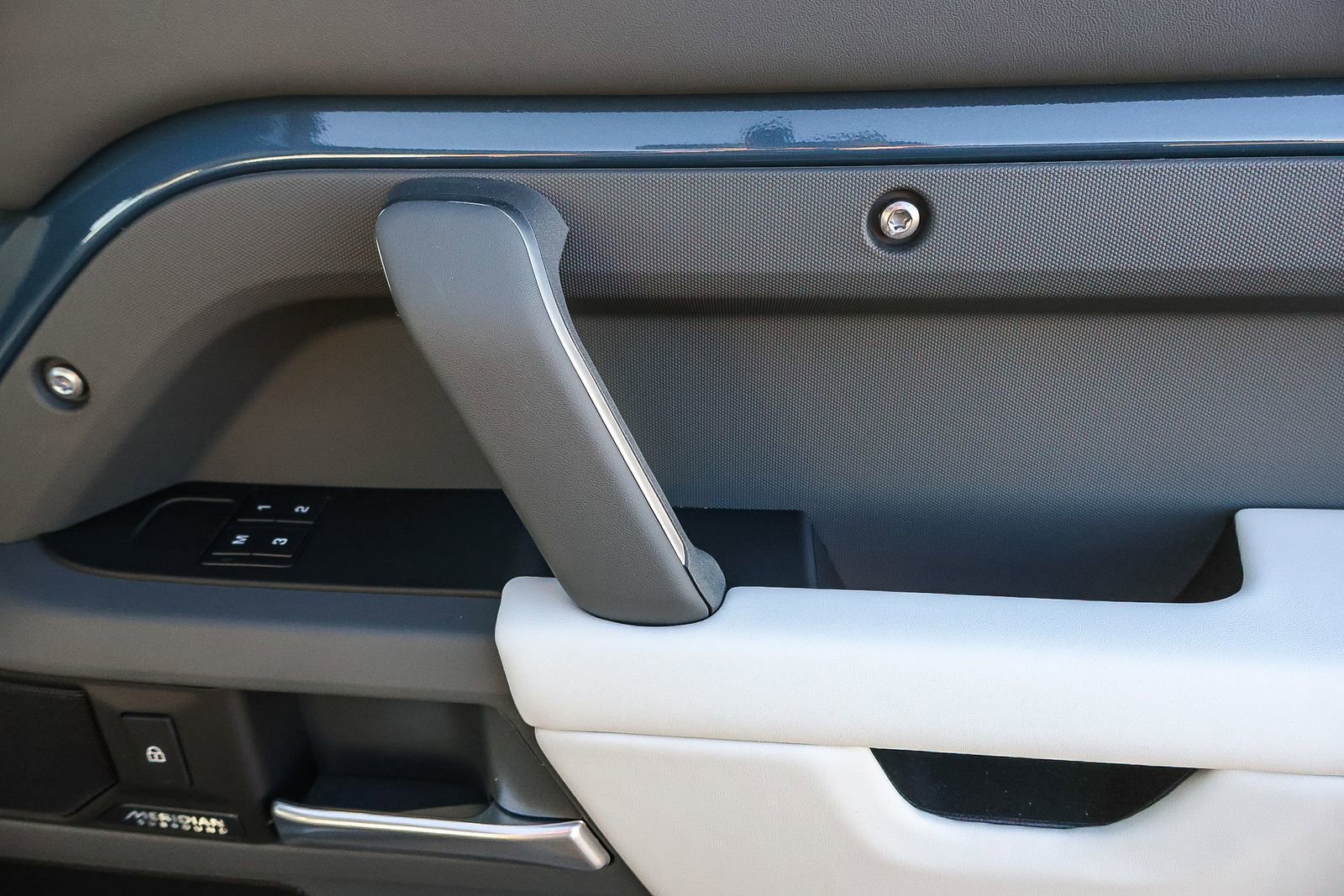 New 2026 Land Rover Defender 110 X-Dynamic SE image 18