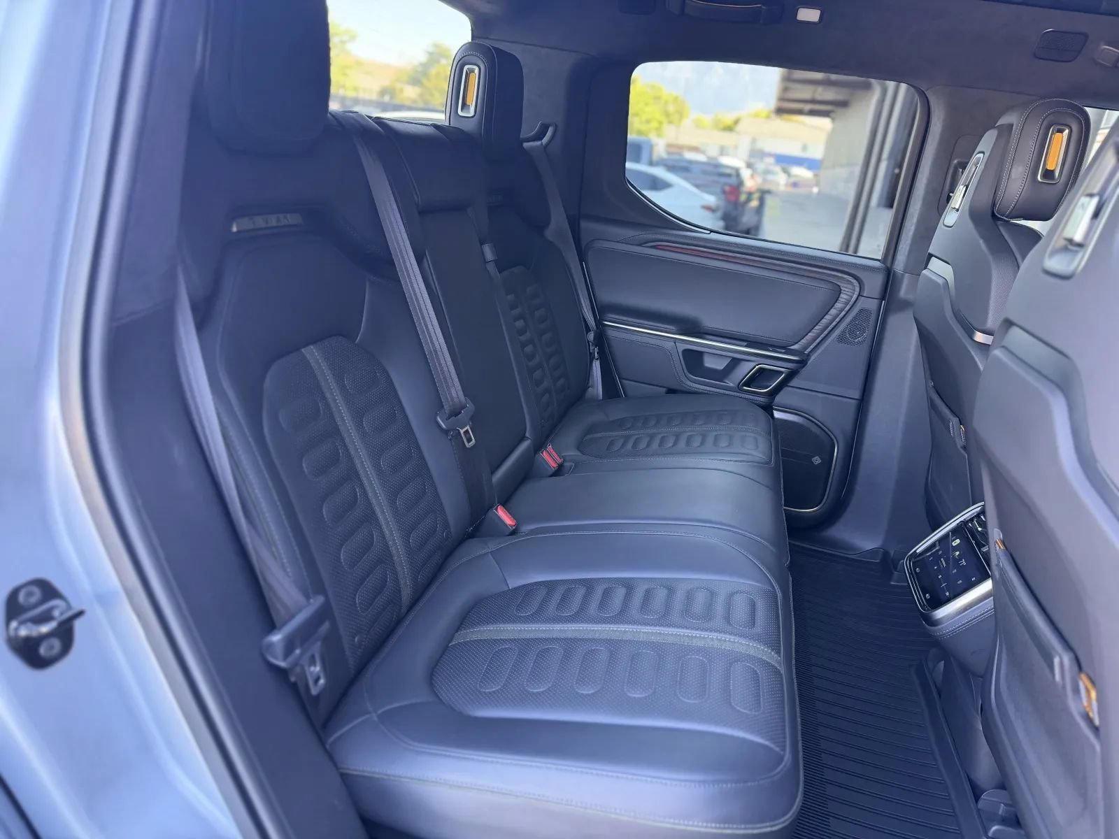 Used 2023 Rivian R1T Adventure Dual AWD/4WD image 18