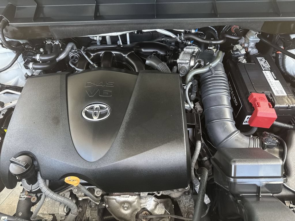 Used 2021 Toyota Highlander LE AWD/4WD image 17