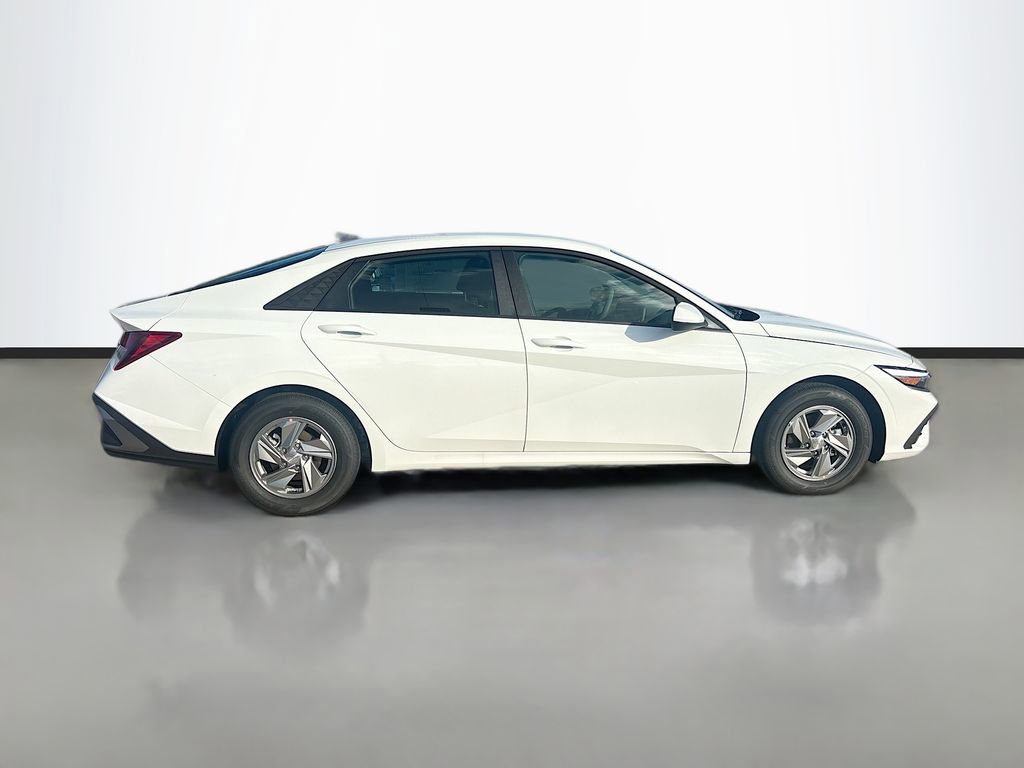 New 2026 Hyundai Elantra SE image 4