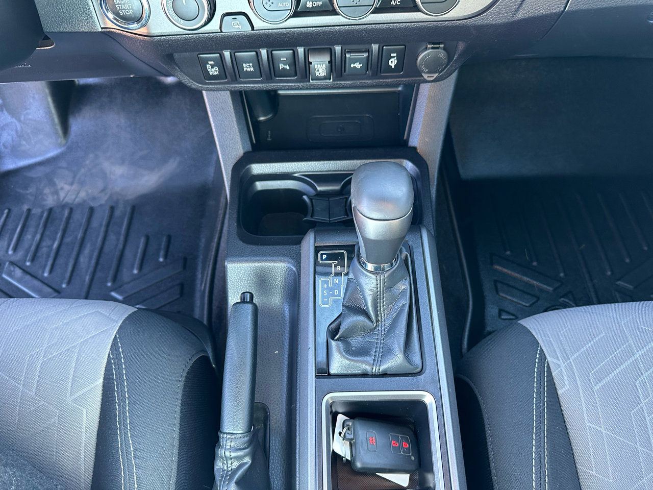 Used 2023 Toyota Tacoma TRD Off-Road image 15