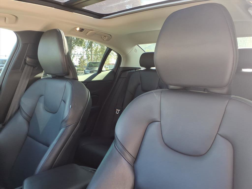 Used 2019 Volvo S60 T6 Momentum w/ Premium Package image 12