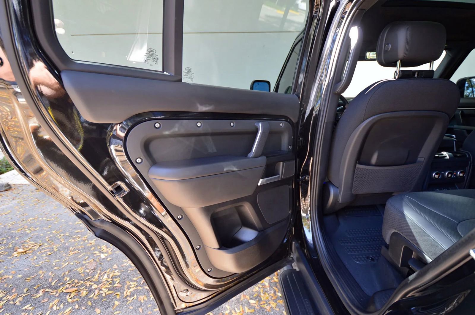 Used 2025 Land Rover Defender 130 V8 image 57