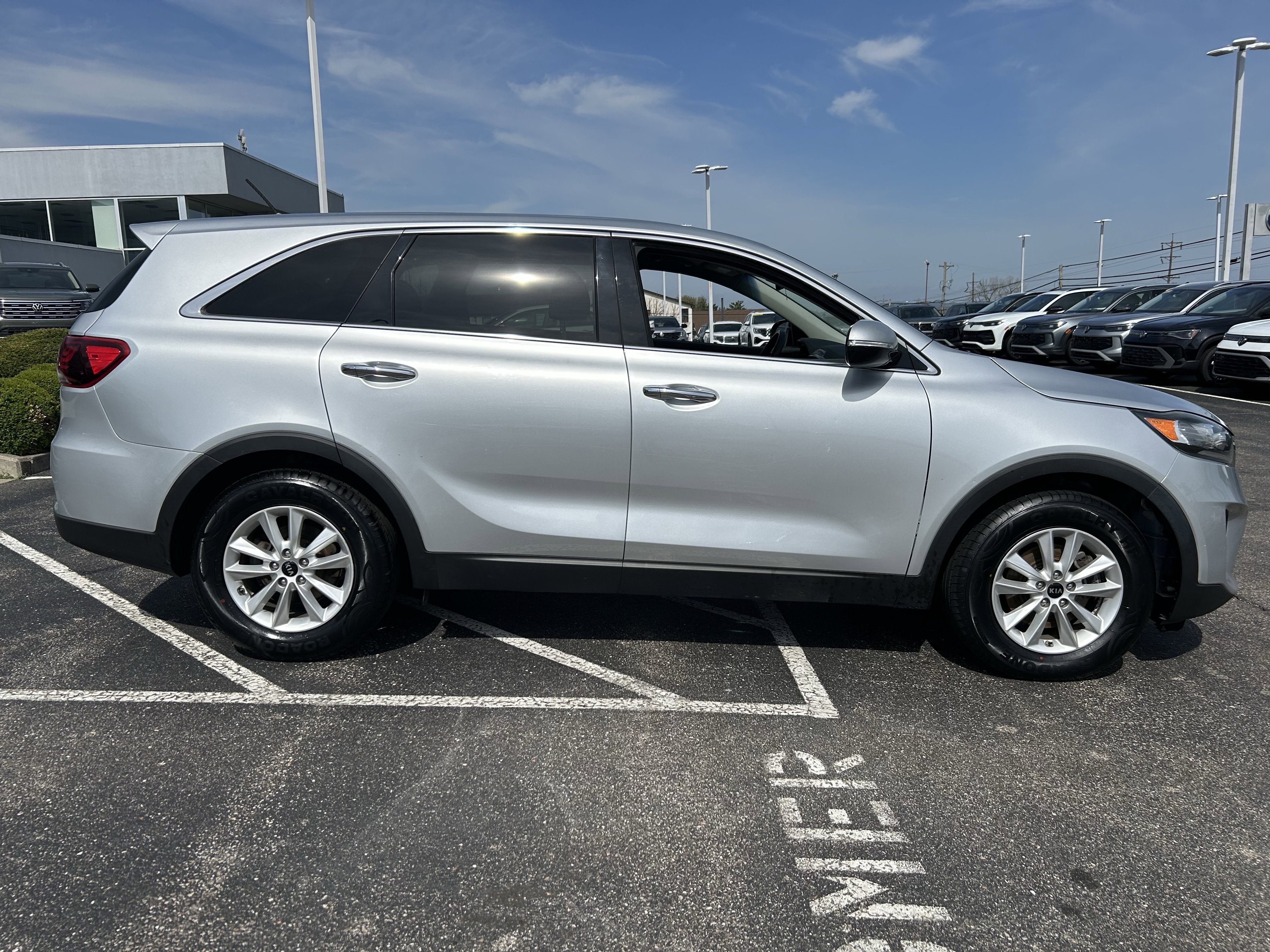 Used 2019 Kia Sorento LX image 8