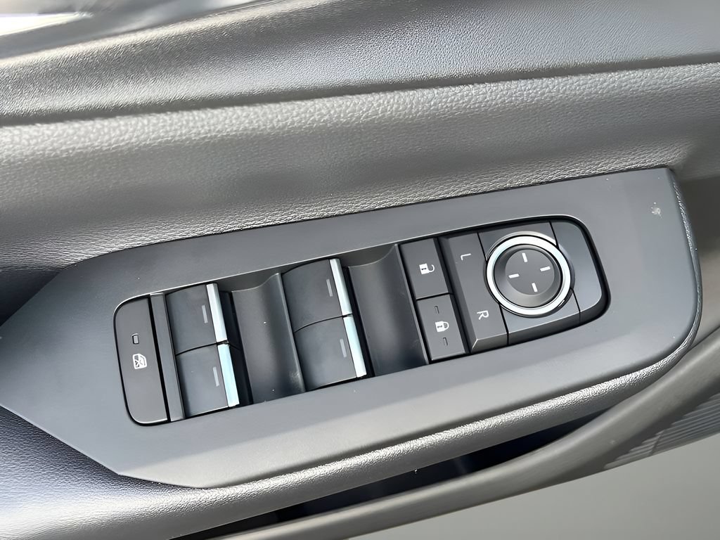New 2026 Toyota Prius Plug-In Hybrid FWD image 10