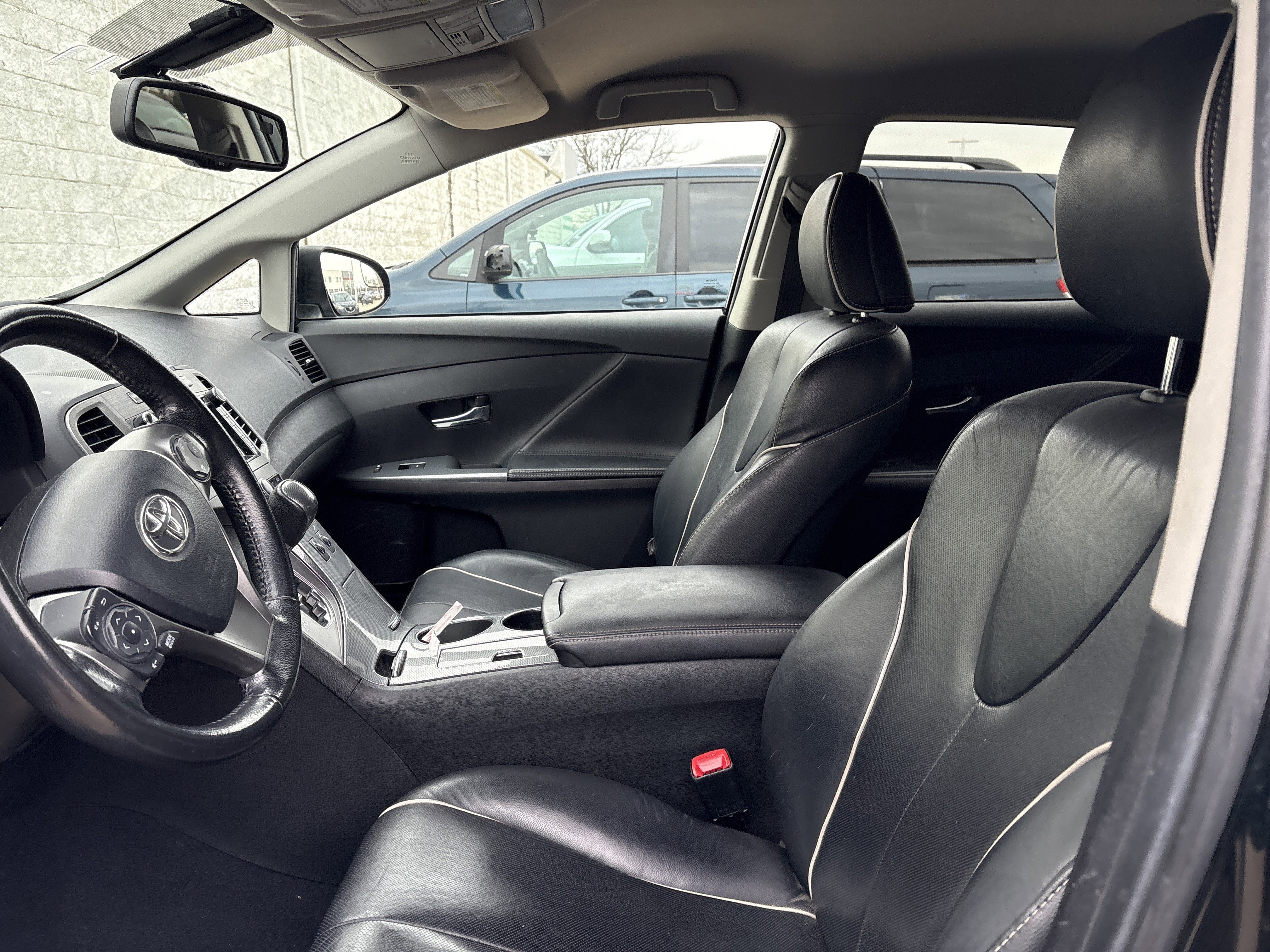 Used 2013 Toyota Venza XLE image 9