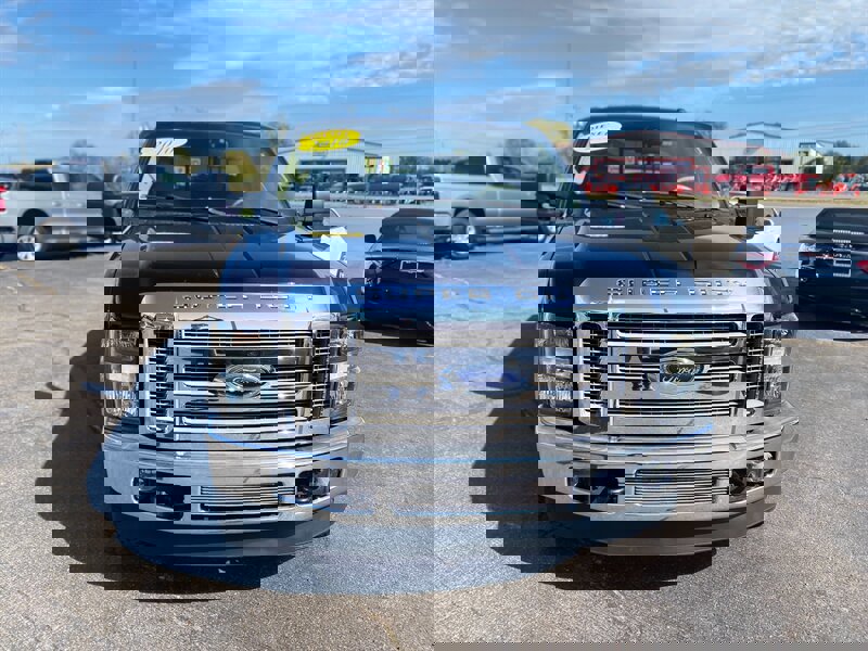 Used 2010 Ford F250 Lariat image 3