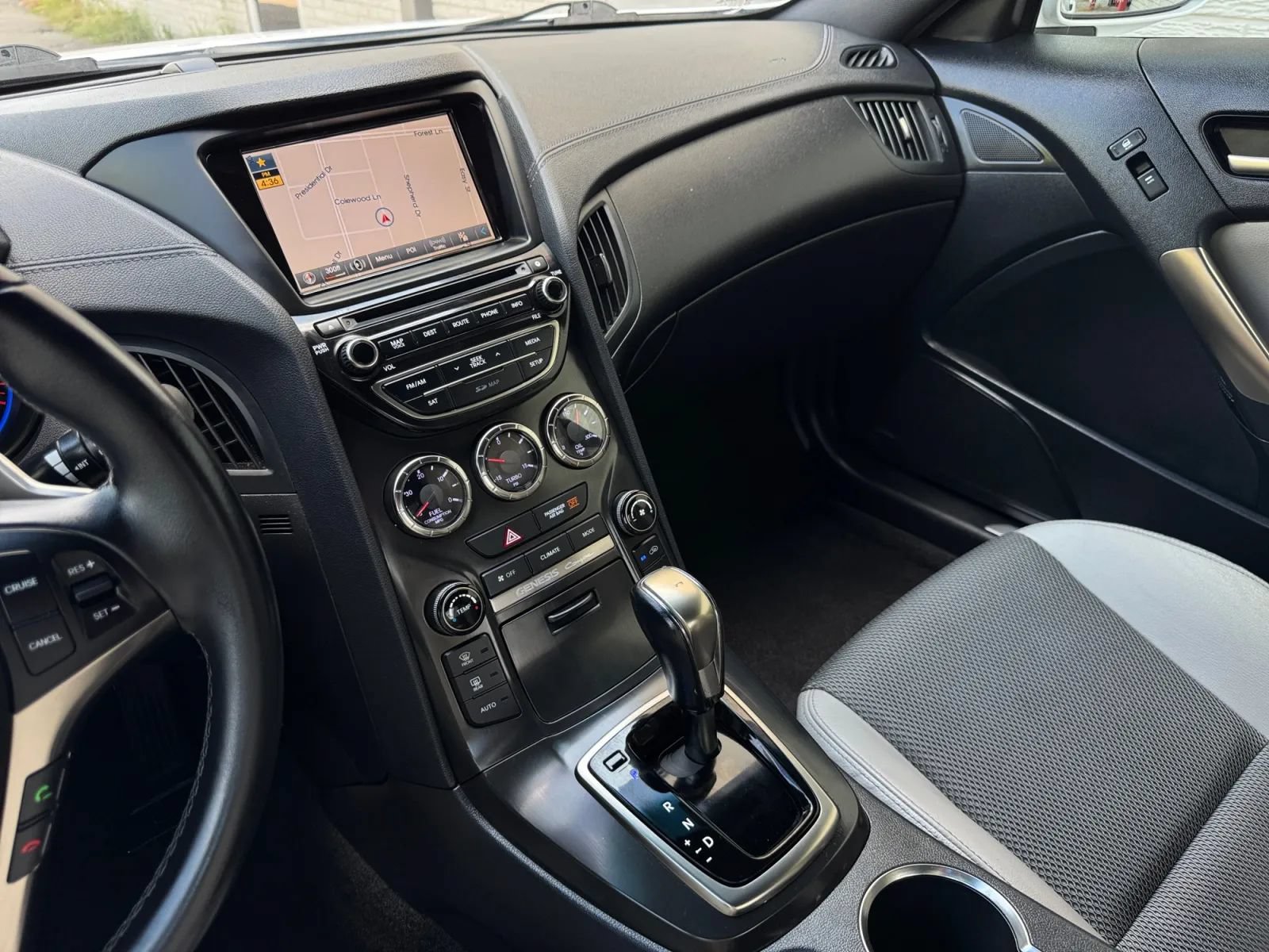 Used 2014 Hyundai Genesis Coupe 2.0T RWD image 25