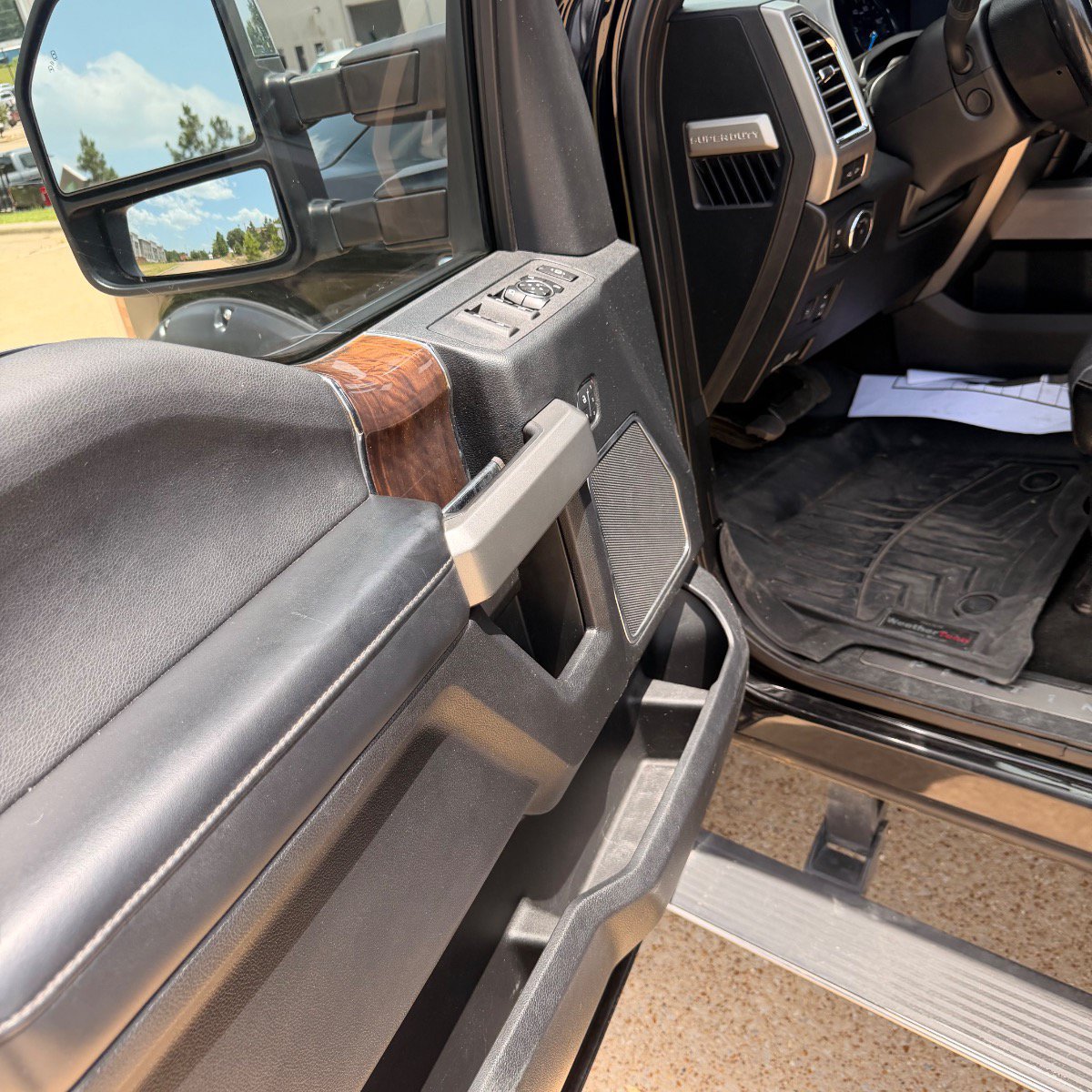 Used 2017 Ford F250 Platinum w/ FX4 Off-Road Package AWD/4WD image 10